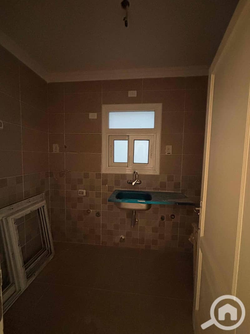 5 e6bbdfe1-d6ca-43fd-9989-44acd4eab4a4. jpg