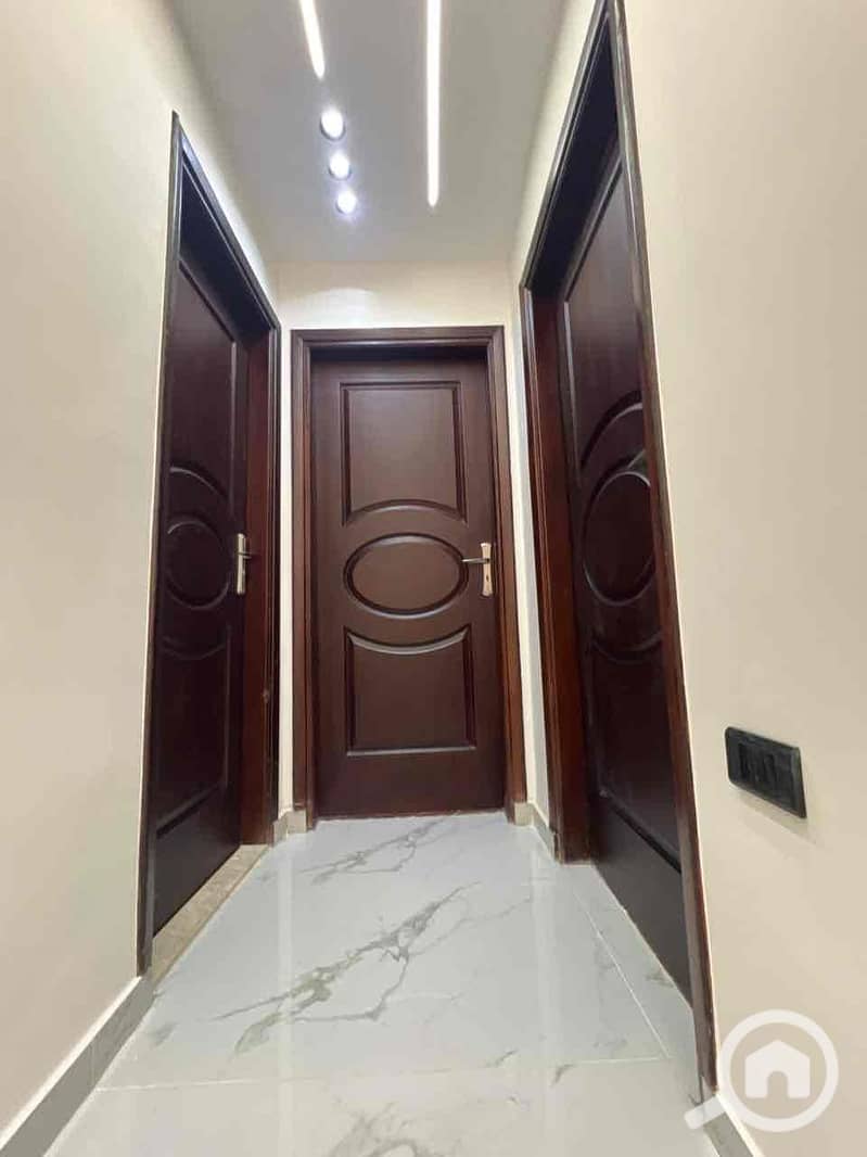 2 f51ee4f7-b01e-45f6-8d0c-15847b84da62. jpg