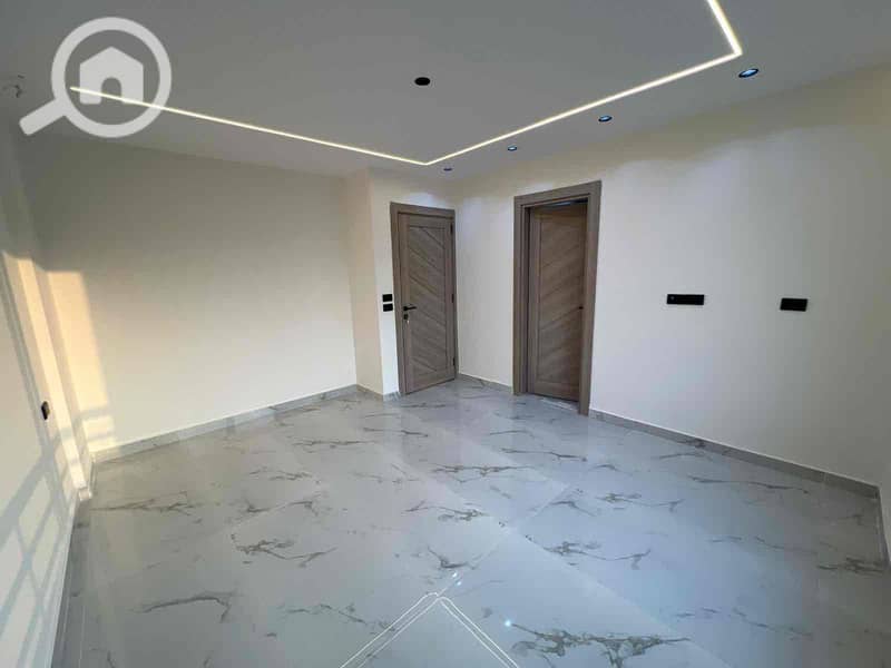 8 2ffc8dc0-127c-4c76-87f3-034b035aca1e. jpg