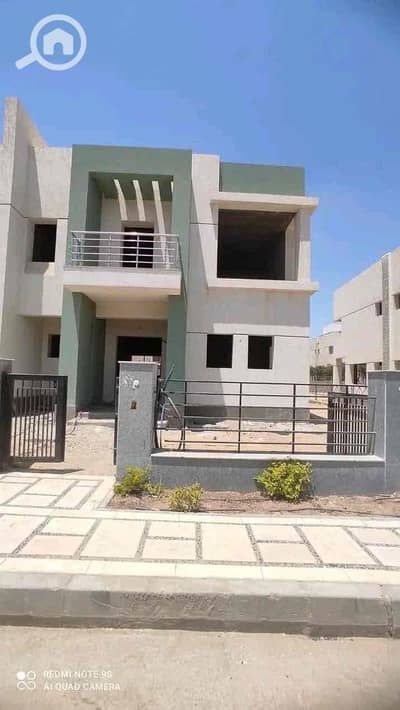 4 Bedroom Villa for Sale in Madinaty, Cairo - b01456f1-a6eb-4ace-9a1d-882ab3ddde17. jpg