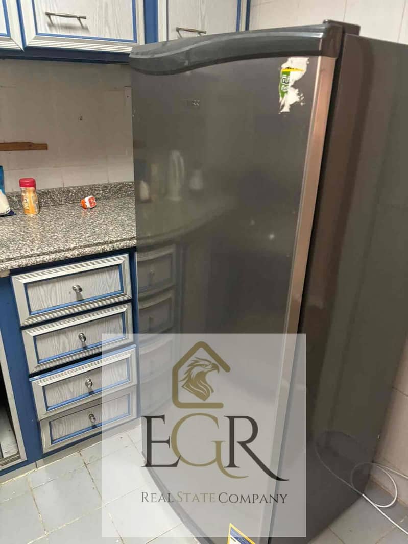 8 9f9e5bdb-c4b8-40f8-b61c-2028bca75144. jpg