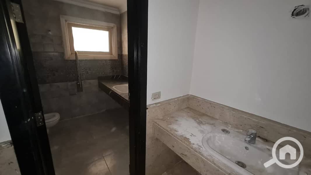 10 53a8859e-19ad-40cc-85b3-bac4b15f9b4c. jpeg