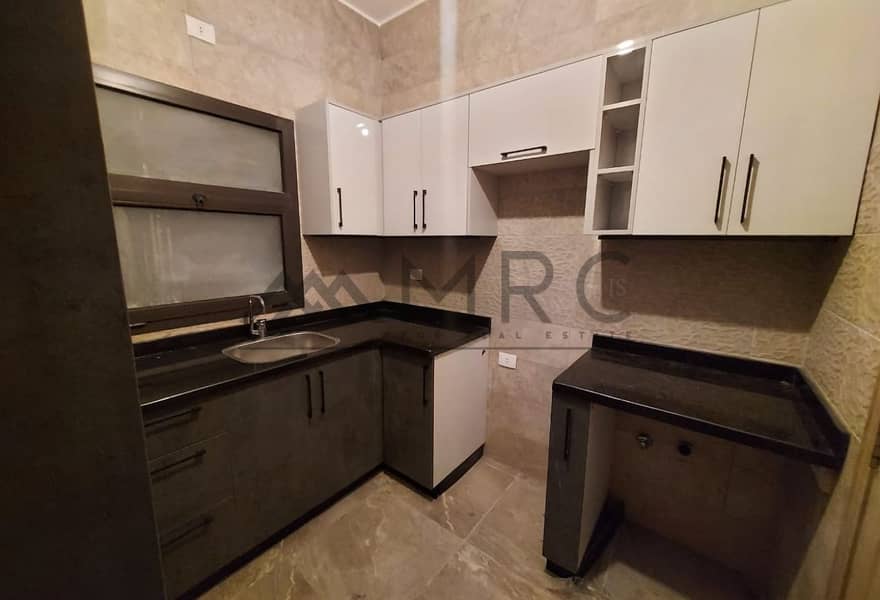 5 b49cd9b7-359d-46f0-8676-fa4bcbc036d7. jpg