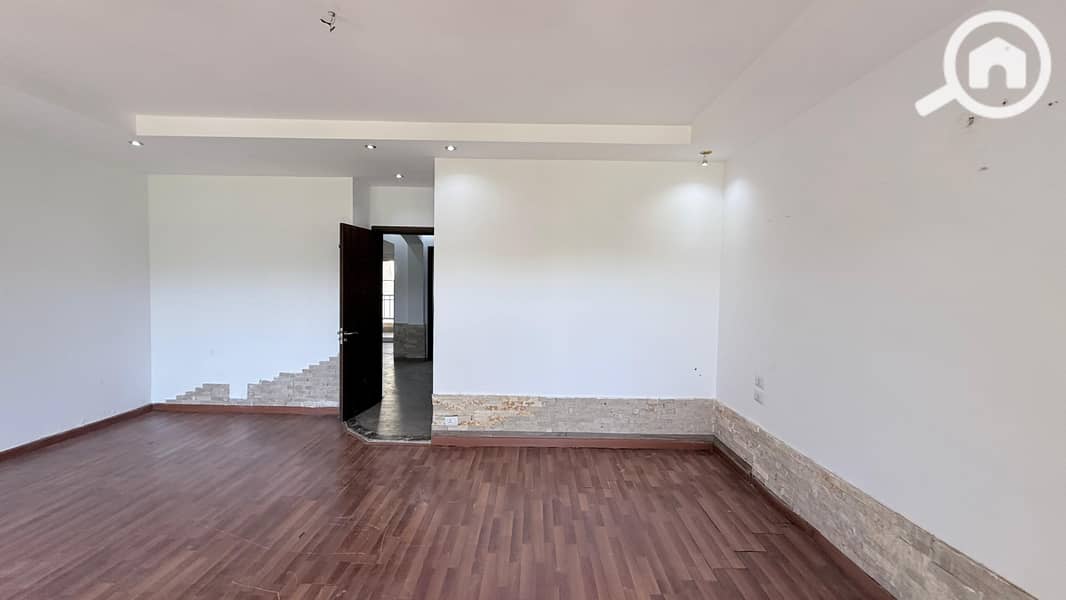 4 7a97499d-a263-43c4-88c4-5c32e6278751. jpg