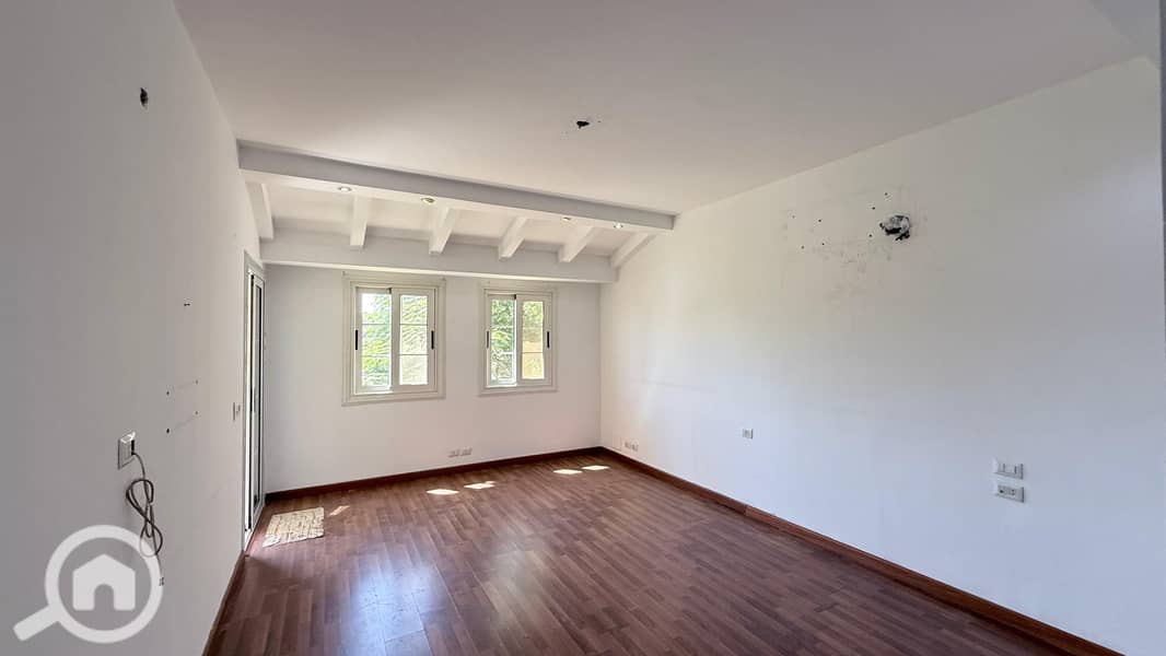 6 8e35046d-57e0-4684-bc9d-227e249e8bc6. jpg