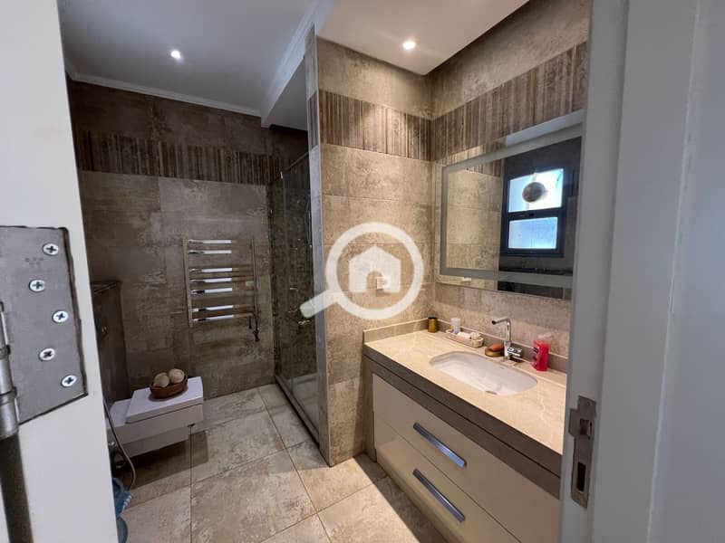 8 0e153cb7-9cb7-40a0-bed4-c31588382ab8. jpg