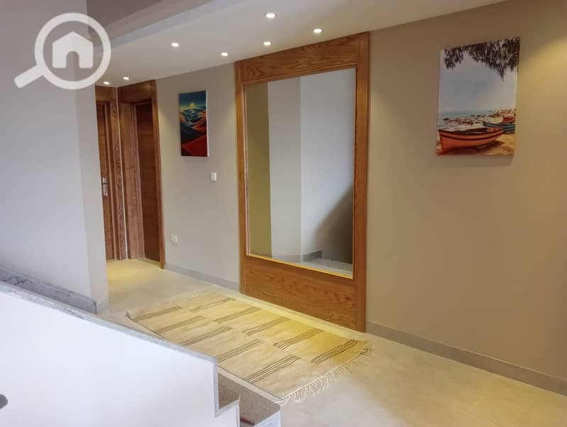 12 77fe2b10-4f91-4b52-8242-6f700e1c0838. jpg