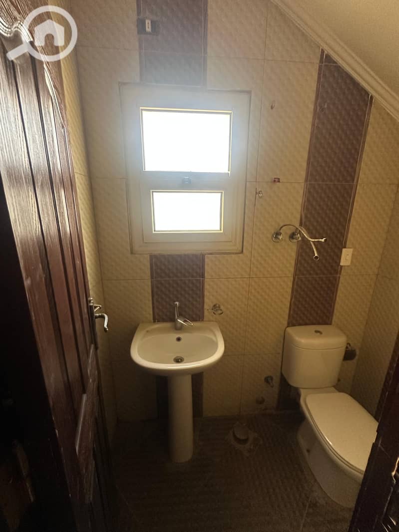 18 db882e06-90d3-4287-858f-796700ffd3dc. jpeg