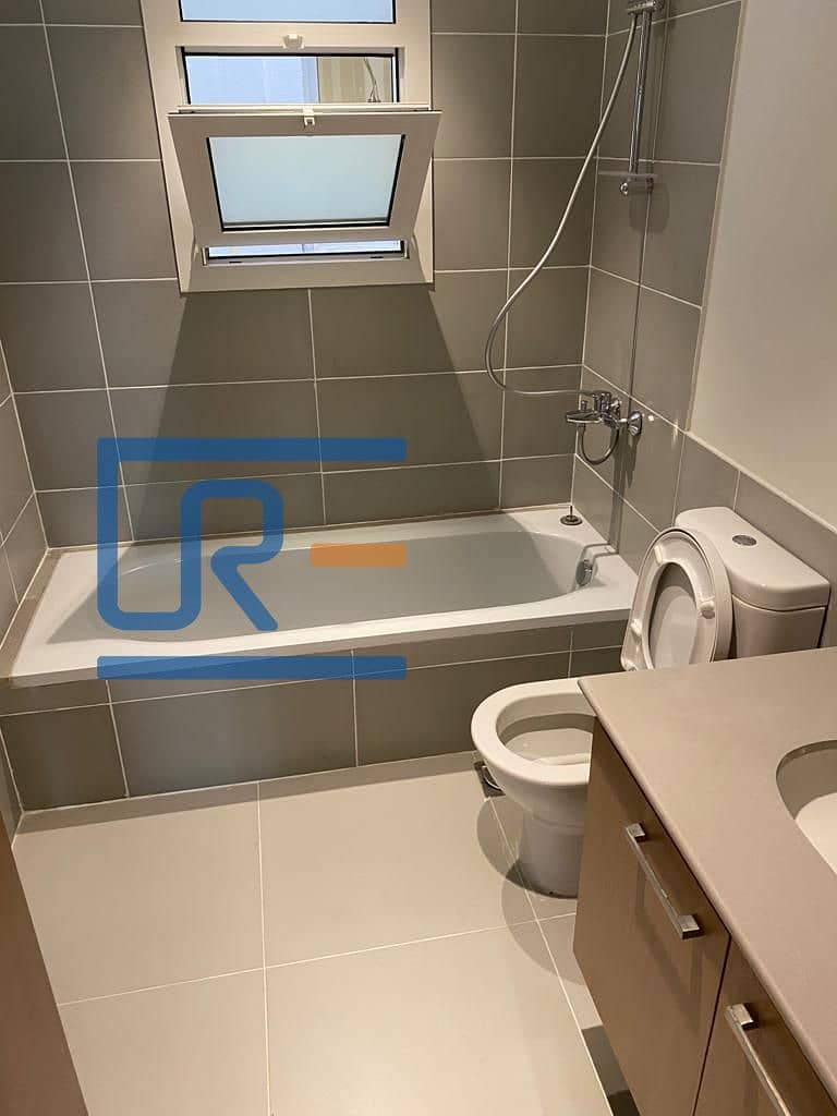 3 04deb043-3713-4a79-8f52-125c64270878. jpg