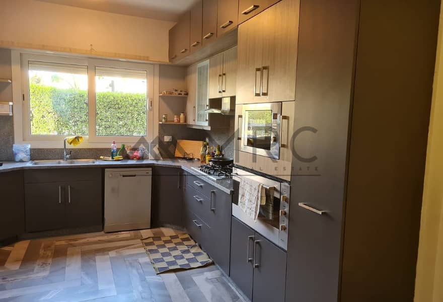 10 2bea0dfa-25c0-43cb-ae6c-5a1e8d45bf43. jpg