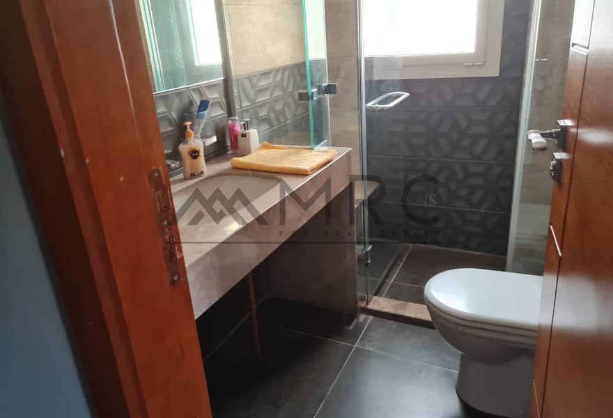 11 d275d820-5aad-47ab-9d5a-fdf4d21a0ba4. jpg