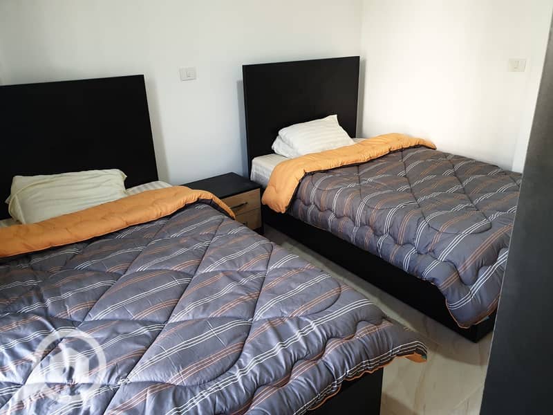 8 ee28cb8c-e4a8-400e-8fbf-b847bb5a94b4. jpeg