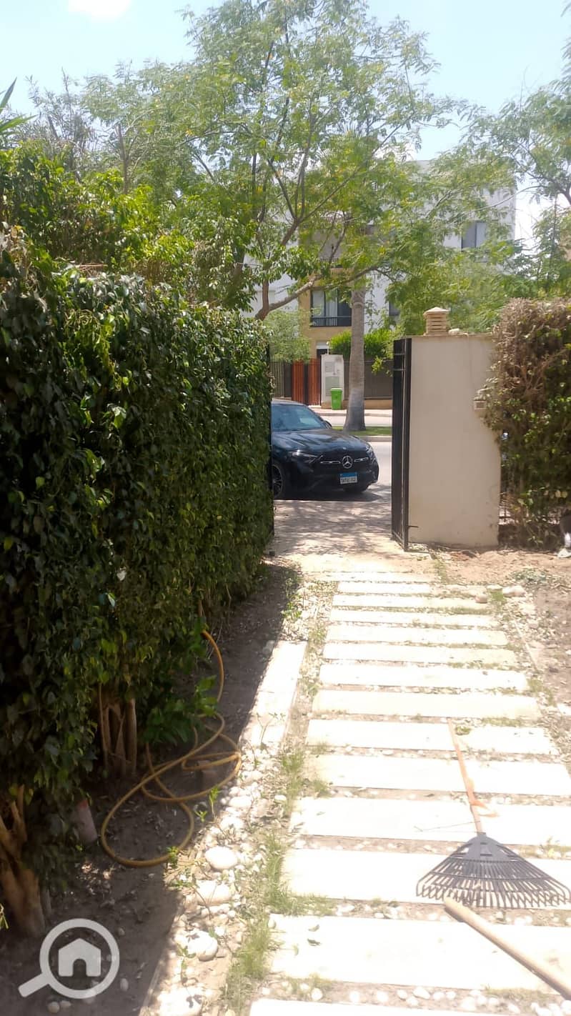 7 95bd8050-24a9-42c4-b5dc-e21335d29f19. jpg