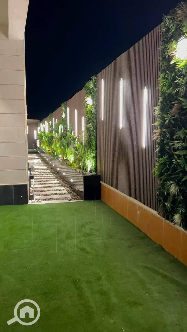 9 download (3). jpeg