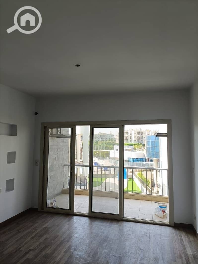 2 10949e41-34ac-4a14-84ac-ee6de5aaa8fe. jpg