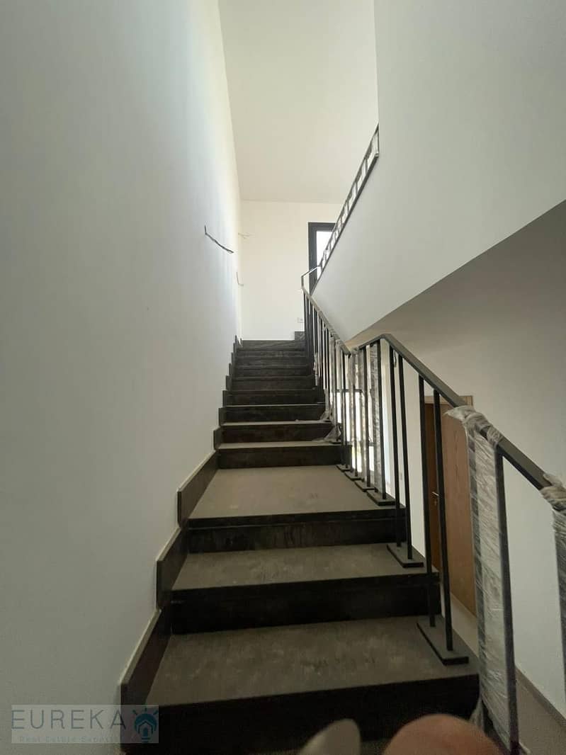 10 PHOTO-2025-12-01-13-14-41 (6). jpg