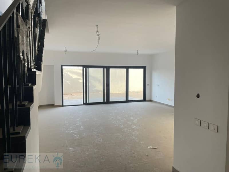 22 PHOTO-2025-12-01-13-14-45 (14). jpg