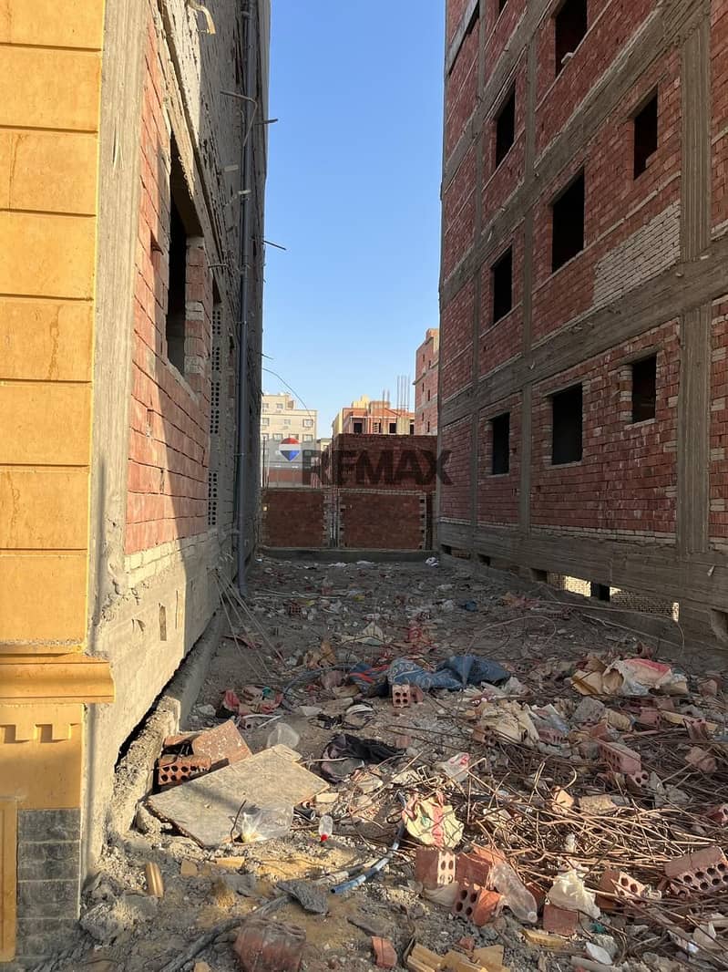 9 37cf9175-c3b2-45a6-b682-33e04b092228. jpg