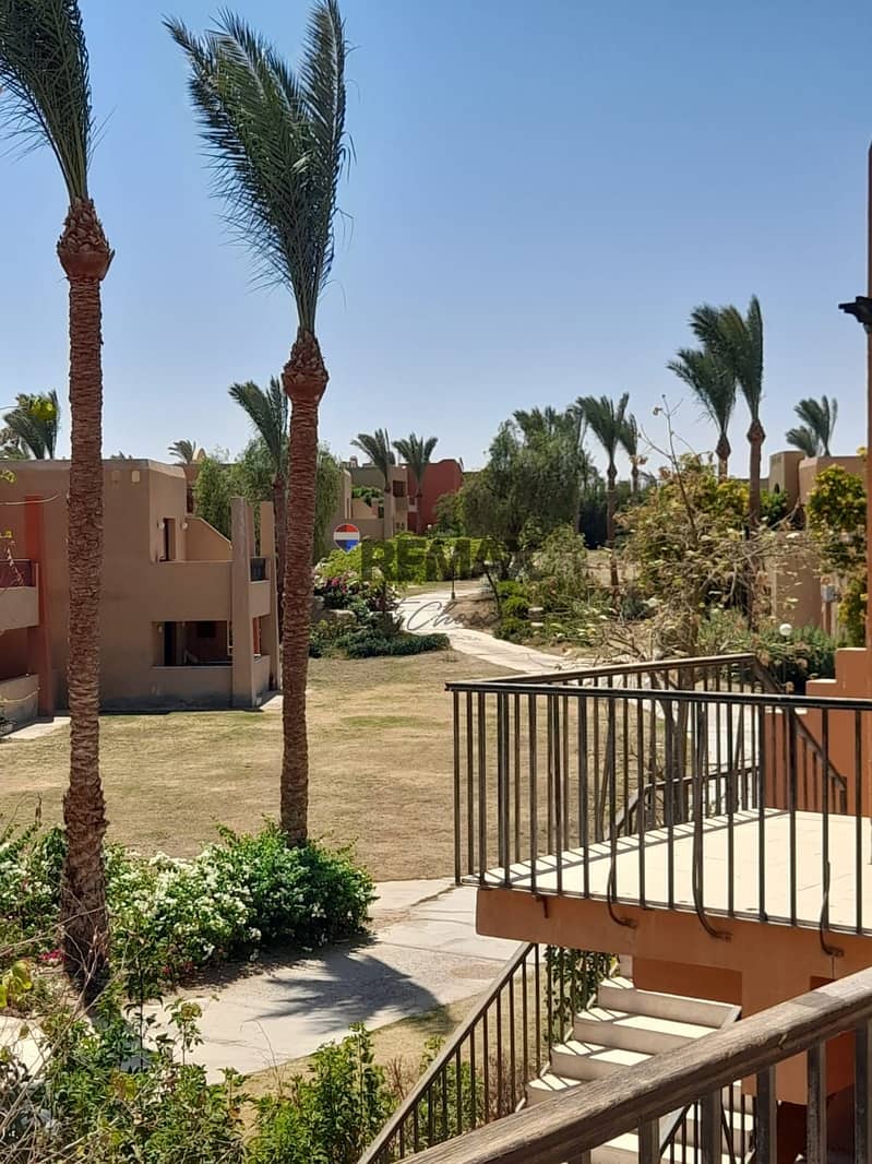 12 b73f2f85-f8b1-4bb3-a96e-05fcc4062231. jpg