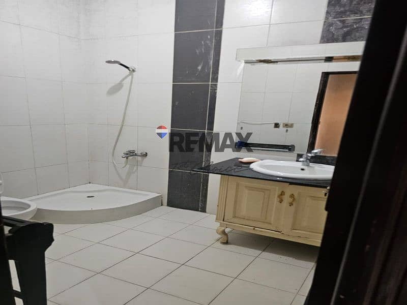 21 54fa3226-2e55-4983-a166-8bd4f3f05b04. jpg