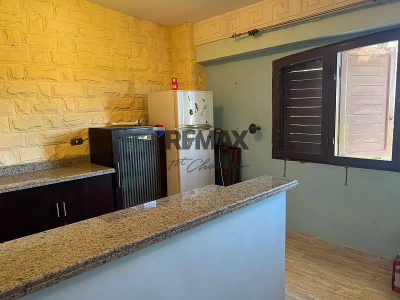 8 8d9beb93-6e0e-40e5-a781-859d8dc92e12. jpg