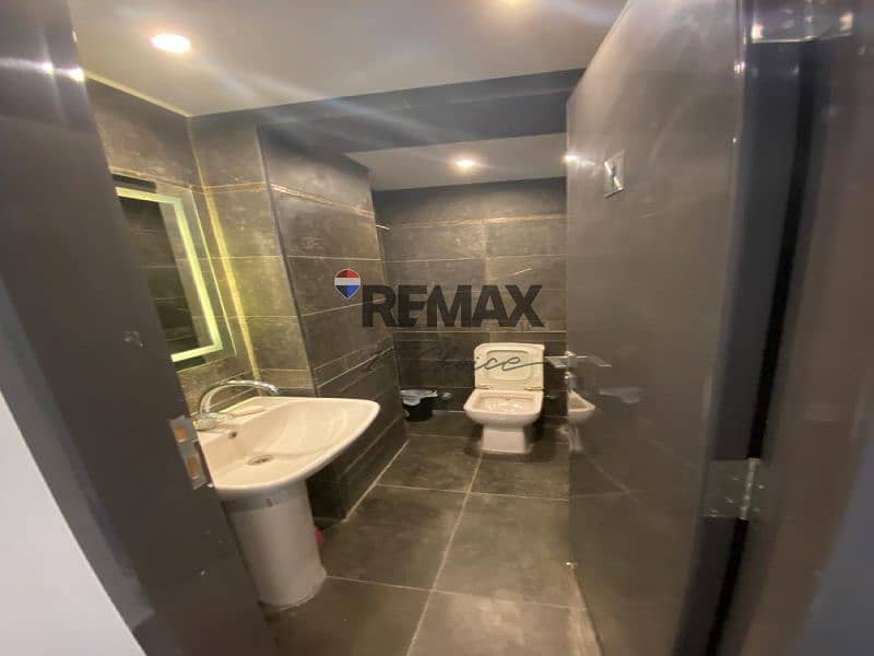 23 a0e6432d-d3d9-4ebc-bd49-80d3cd67a55d. jpg