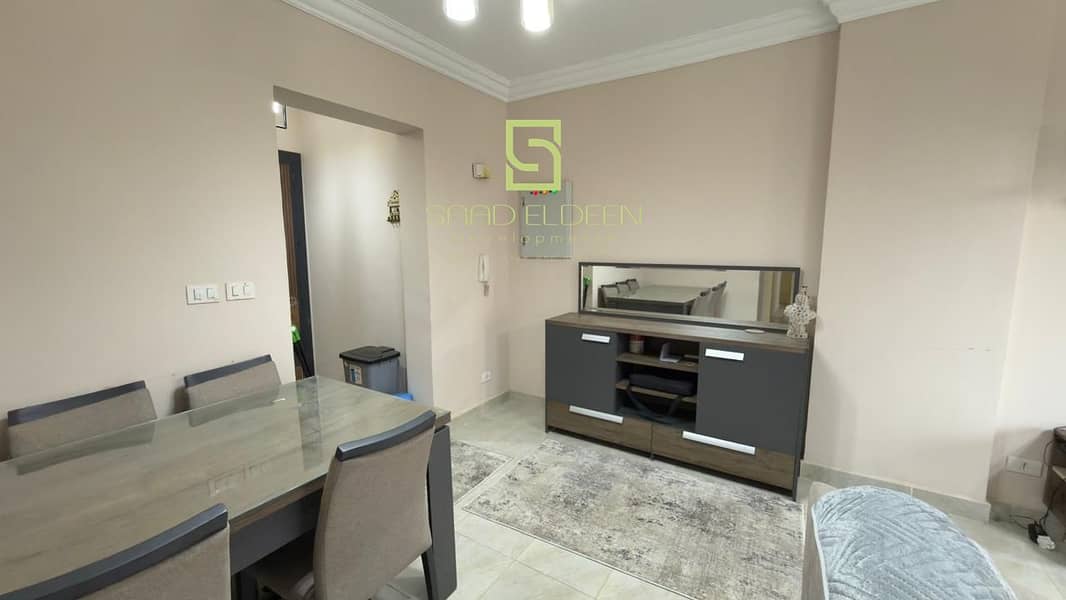 4 3e8d4dc8-ee43-40ef-9e15-f84d1154a20c. jpg