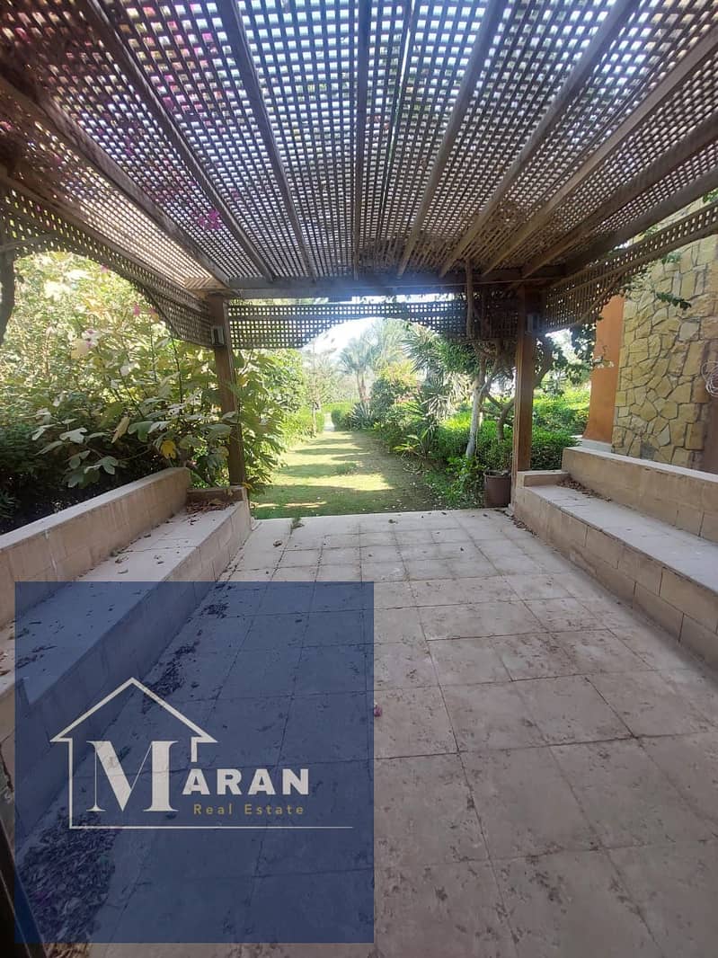 12 d96254ed-fe42-402d-bd4a-c7c3323dc6fb. jpg