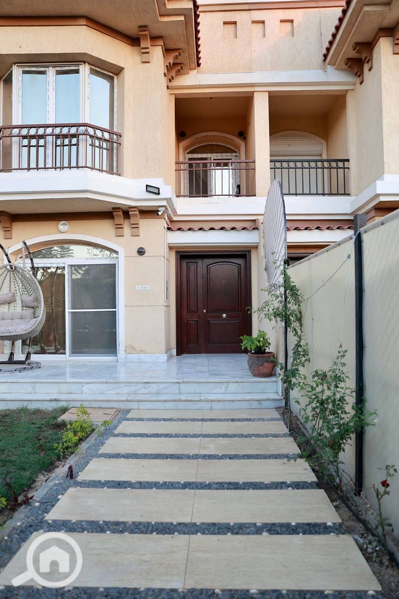 4 0c13c049-4e25-4f82-b6a7-cb7d2c9e3e80. jpeg