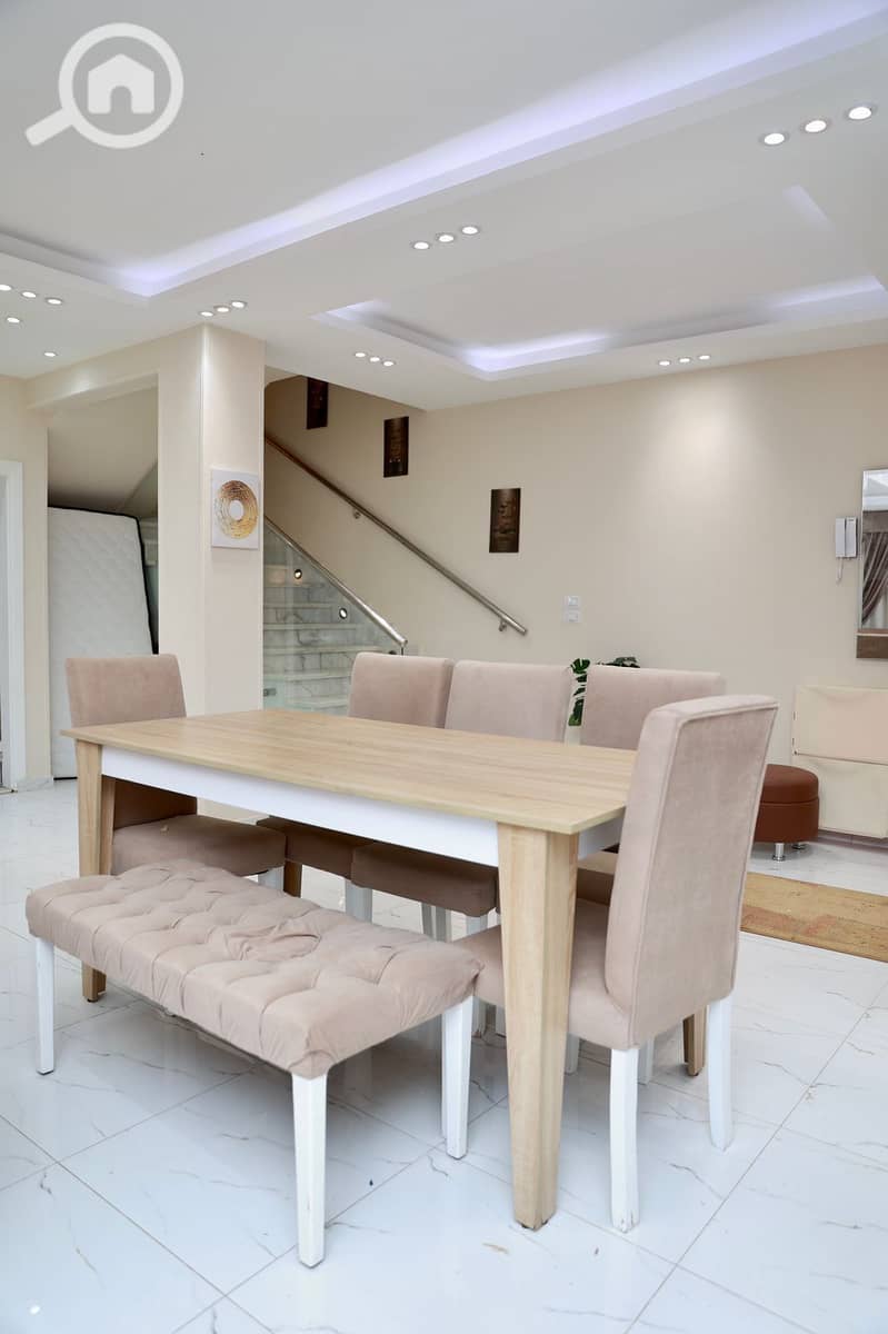 12 302af7a5-8de3-46d4-874b-7453fee46208. jpeg