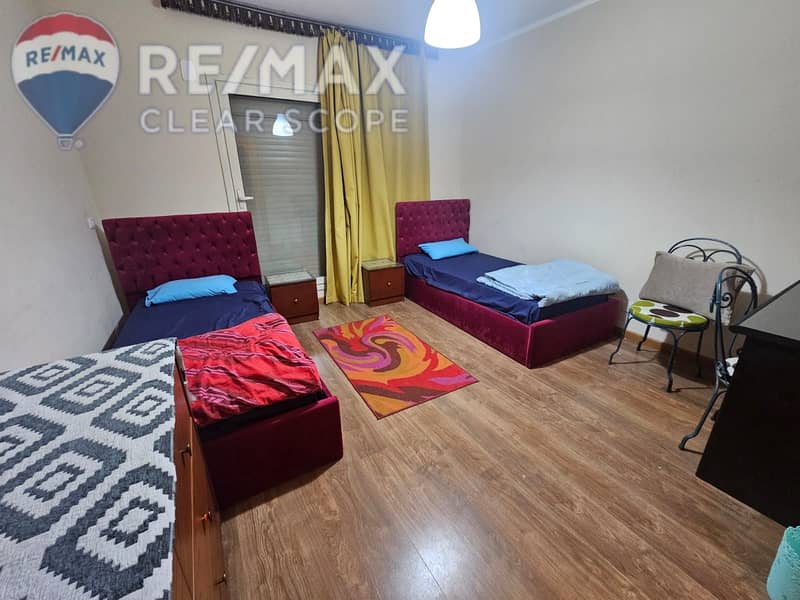 24 f7d7d486-6dcb-4f56-b7dc-211d25e11e2d. jpeg