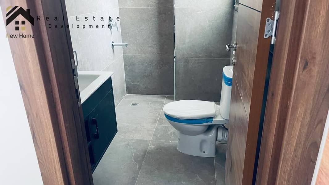 10 970319f2-a63e-45a9-966e-f24ad8b19589. jpg