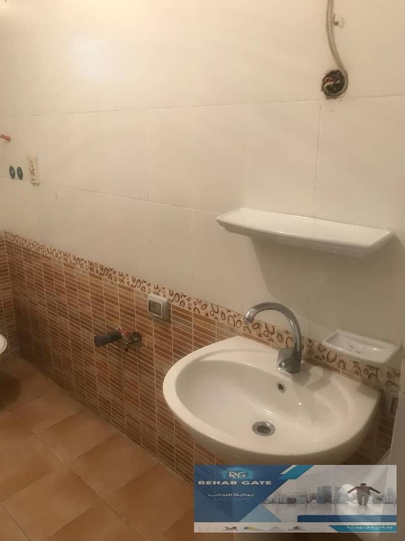 12 b0c618a3-8ce4-4c76-b05f-460a91d8f2c1. jpg