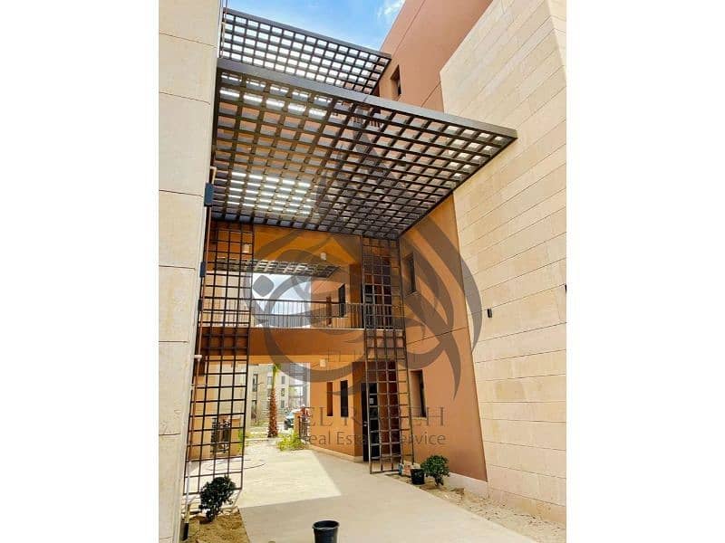 6 LI6P0aAXqlgSK12v. jpg