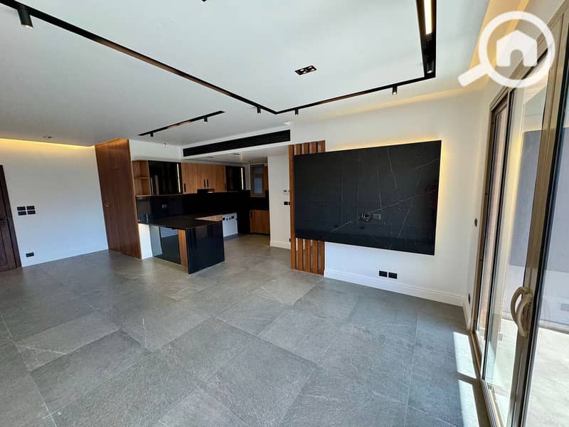 6 f390cf8a-32c0-4210-8485-22e128fc719f. jpeg