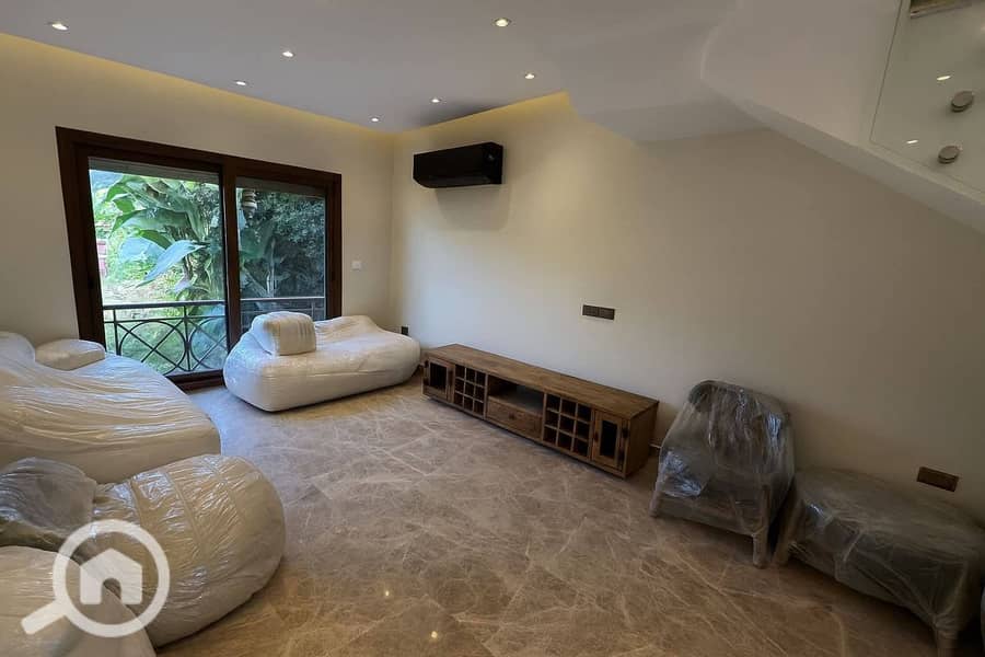 6 590754851_122303752928228254_7628055000117961203_n (1). jpg