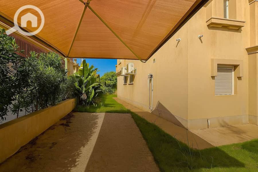 8 590905754_122303753330228254_2542525856579276891_n. jpg