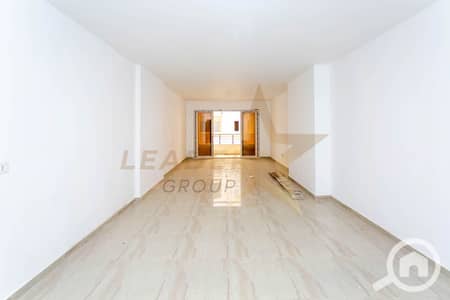 فلیٹ 3 غرف نوم للبيع في سموحة، الإسكندرية - 1. jpg