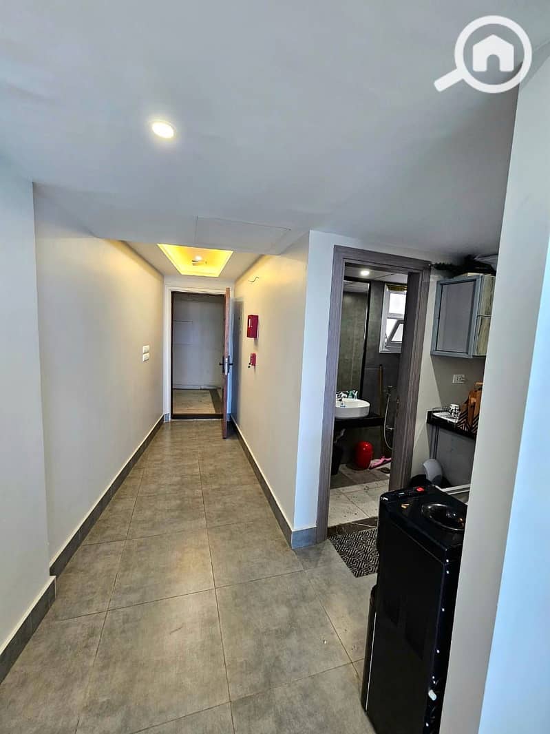 2 0a8c3f64-e391-4375-b700-10d3c3ed5d81. jpg