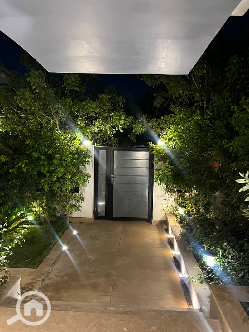 4 62ae0b85-eb79-46b9-a5ce-2a548dd87639. jpg