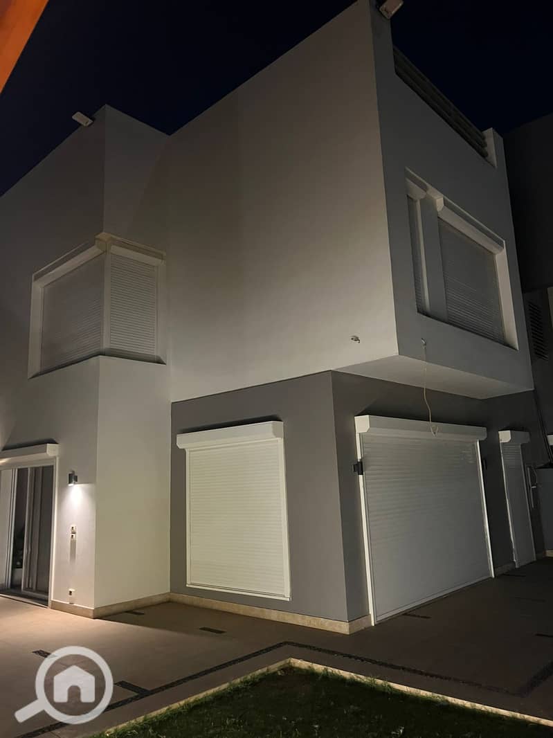 11 809f6bf3-aef0-47df-b466-15ea8b4fc304. jpg