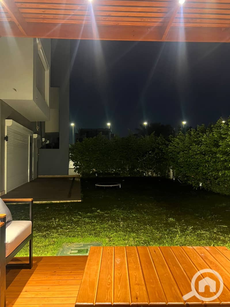 14 af1b453f-9548-4e9e-976d-46dc709017d1. jpg