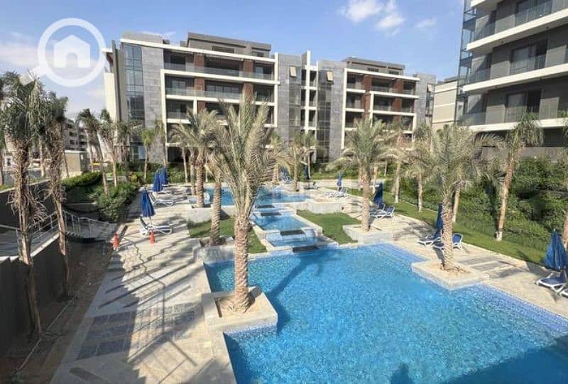 2 8349945-8ed13o. jpg