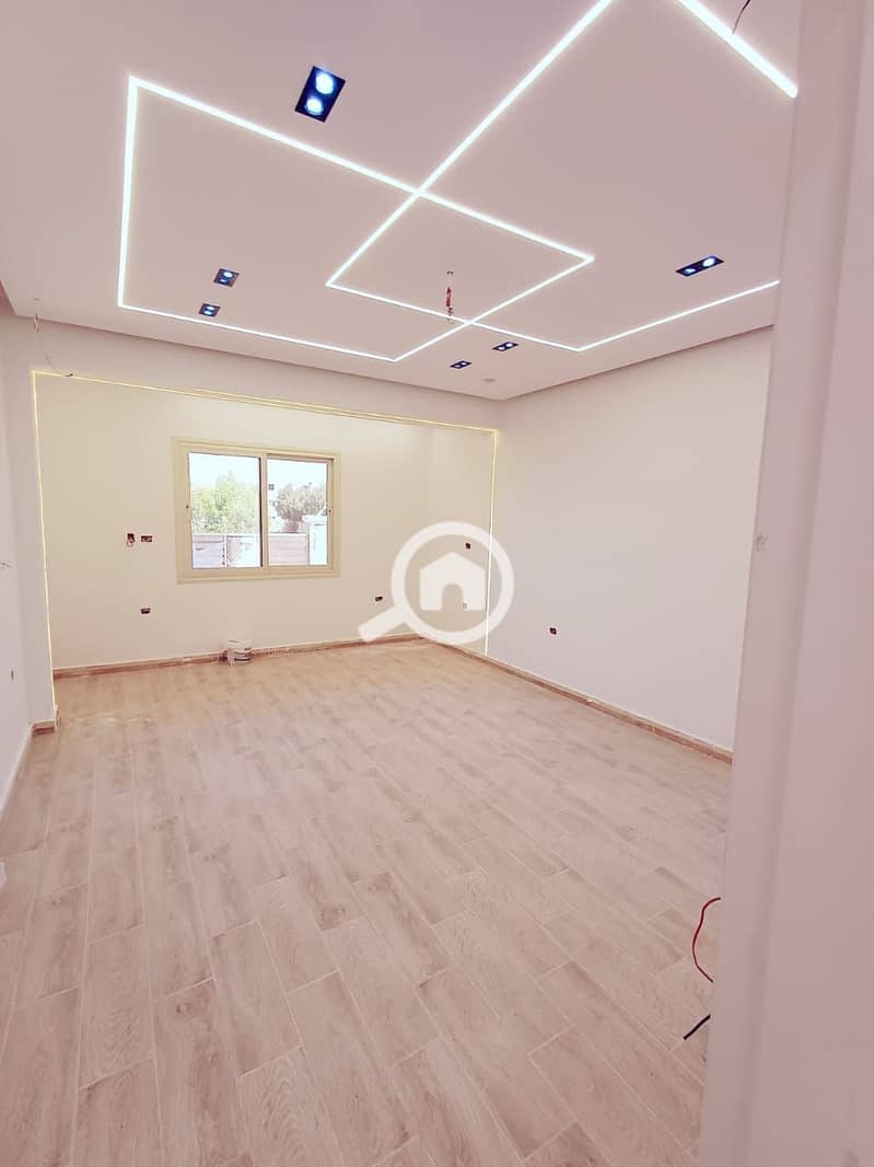 4 8128cce1-c784-4cba-bd46-49df9210929a. jpg