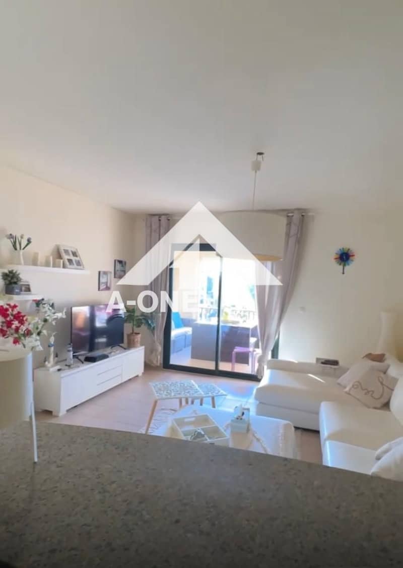 4 fa1ab850-a8ee-4ef8-9ddd-e908034d9107. jpg