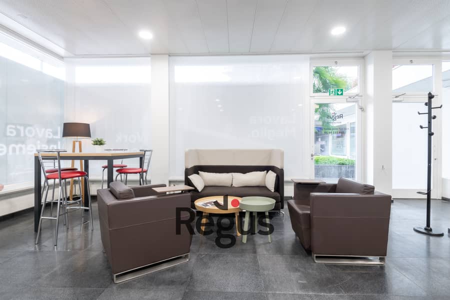 4 Regus Lugano Paradiso 5834 Lugano Switzerland Business Lounge. jpg