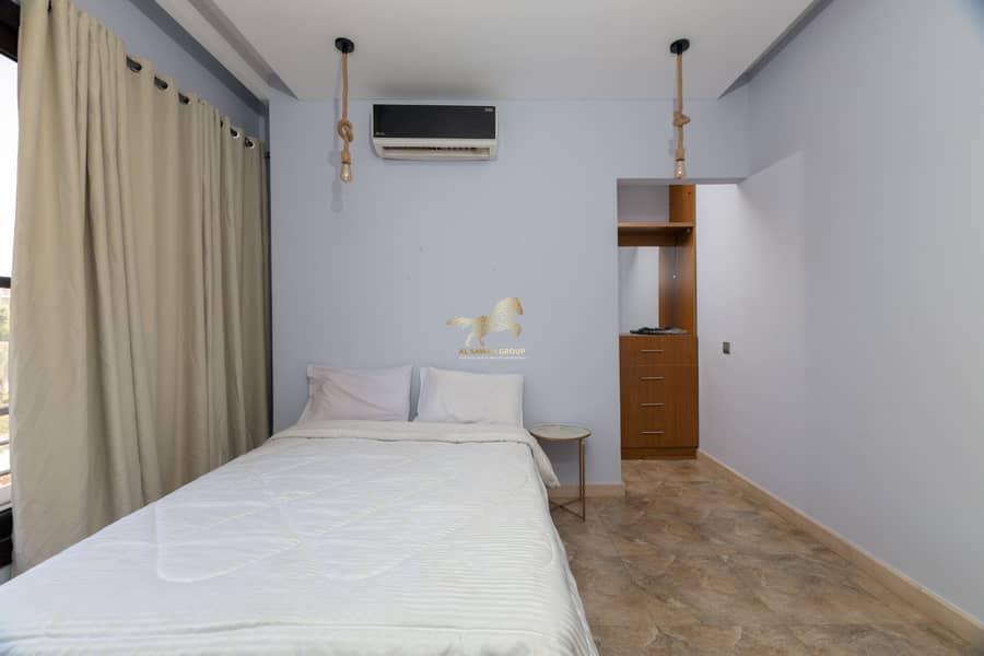 8 0V3A2635-Edit. jpg