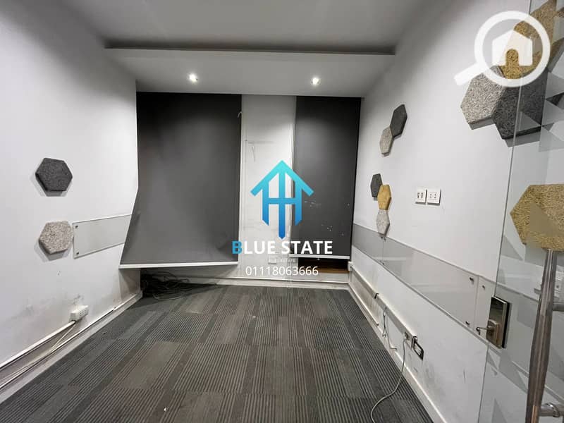 6 01118063666 (79). png