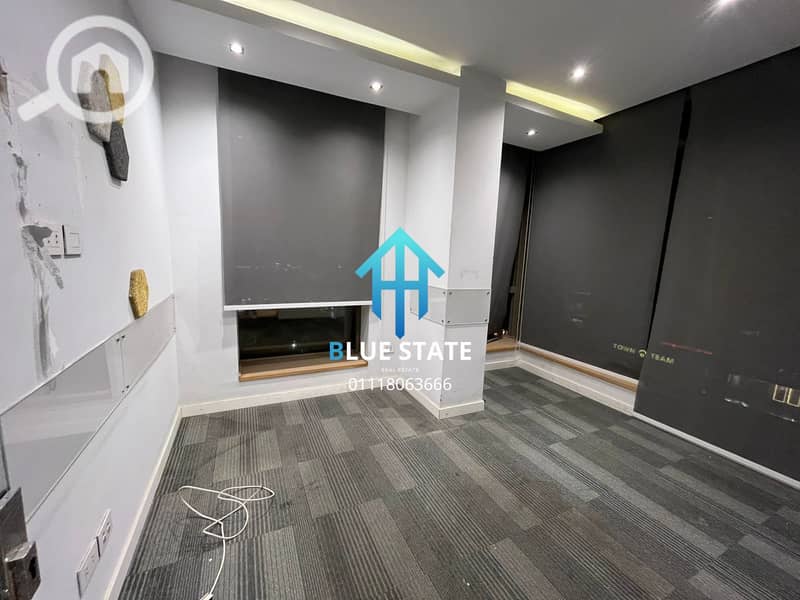 7 01118063666 (78). png