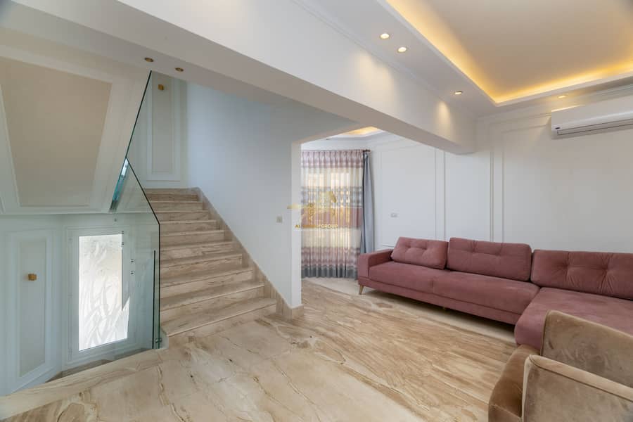 10 IMG_6211-Edit. jpg